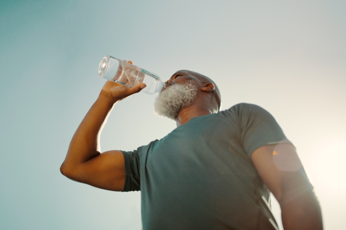 summer leg swelling man stay hydrated water bottle