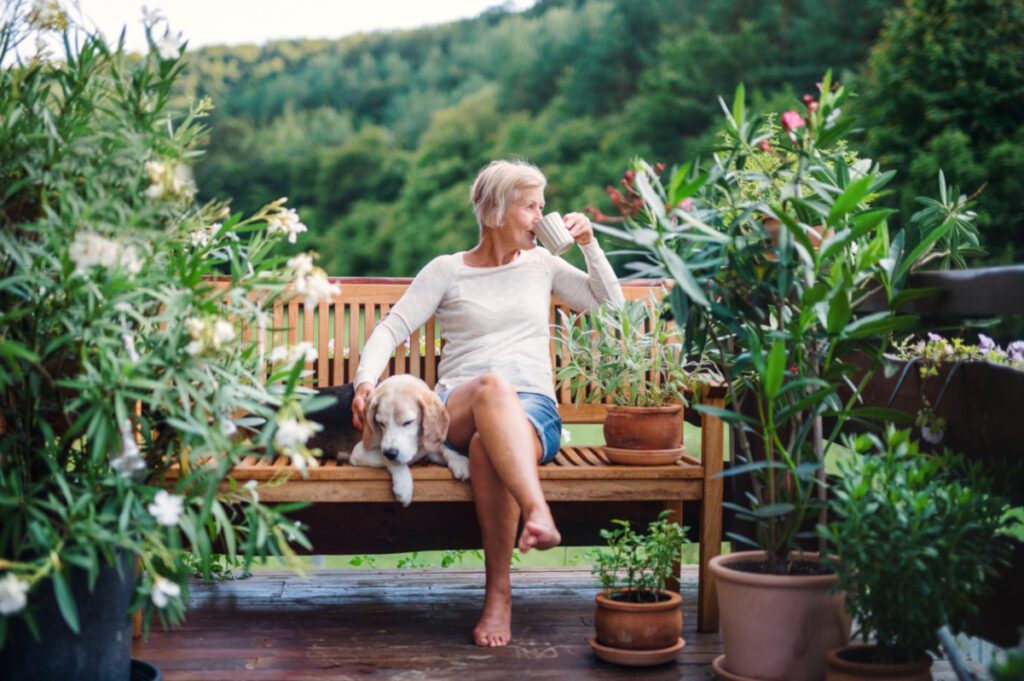 summer leg swelling woman on patio